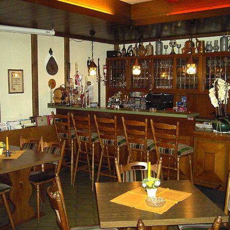 Weinstube Pension Moselbluemchen ツェルティンゲン・ラハティグ エクステリア 写真