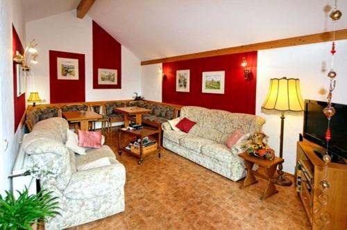 Weinstube Pension Moselbluemchen ツェルティンゲン・ラハティグ エクステリア 写真